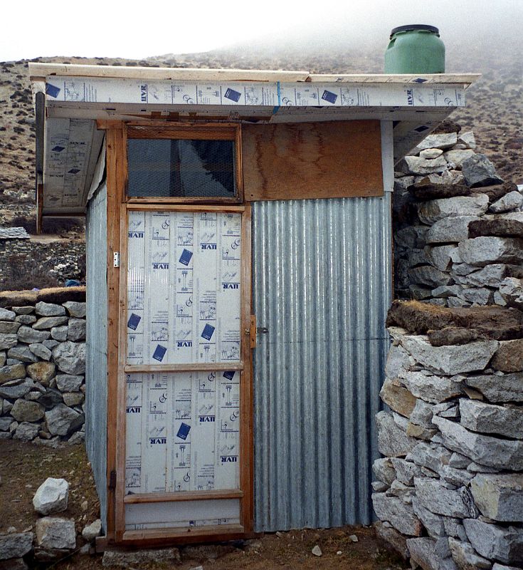17 Dingboche Guest House 1997 - Outside Shower